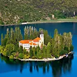 Rural Escape With Pool - Krka Bristane