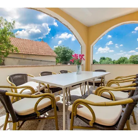 Rural Escape With Pool - Krka Villa Bristane