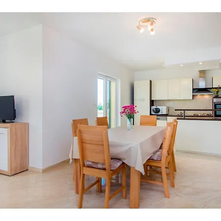 Rural Escape With Pool - Krka Bristane