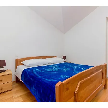 Rural Escape With Pool - Krka Bristane