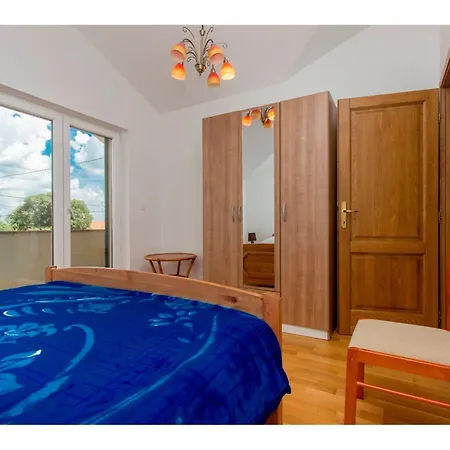 Rural Escape With Pool - Krka Bristane