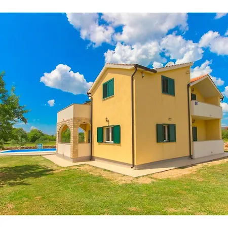Rural Escape With Pool - Krka Bristane