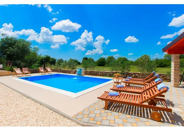 Rural Escape With Pool - Krka וילה *