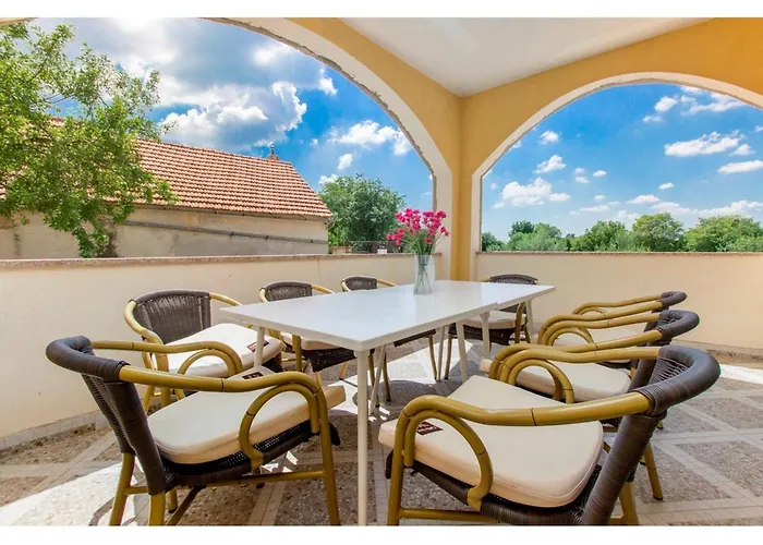 Rural Escape With Pool - Krka וילה Bristane