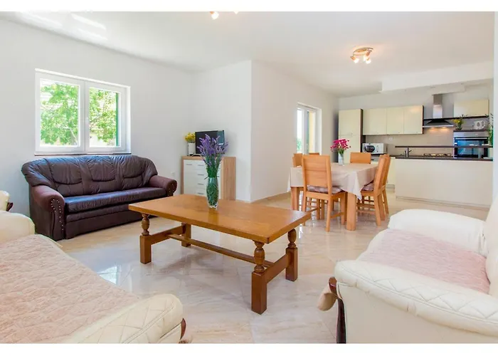 וילה Rural Escape With Pool - Krka Bristane