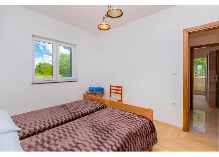 Rural Escape With Pool - Krka וילה