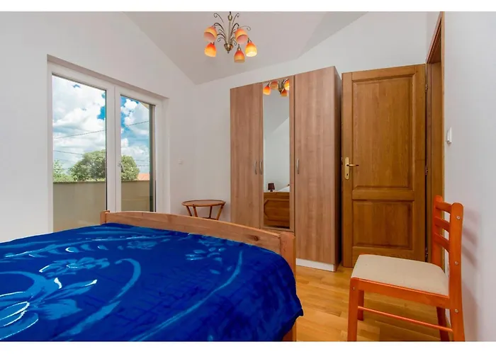 Rural Escape With Pool - Krka Bristane