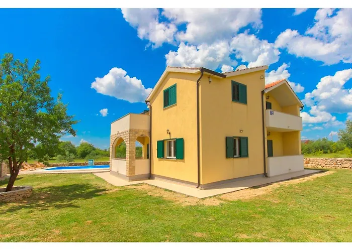 Rural Escape With Pool - Krka Bristane