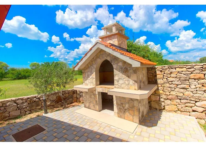 Rural Escape With Pool - Krka Bristane